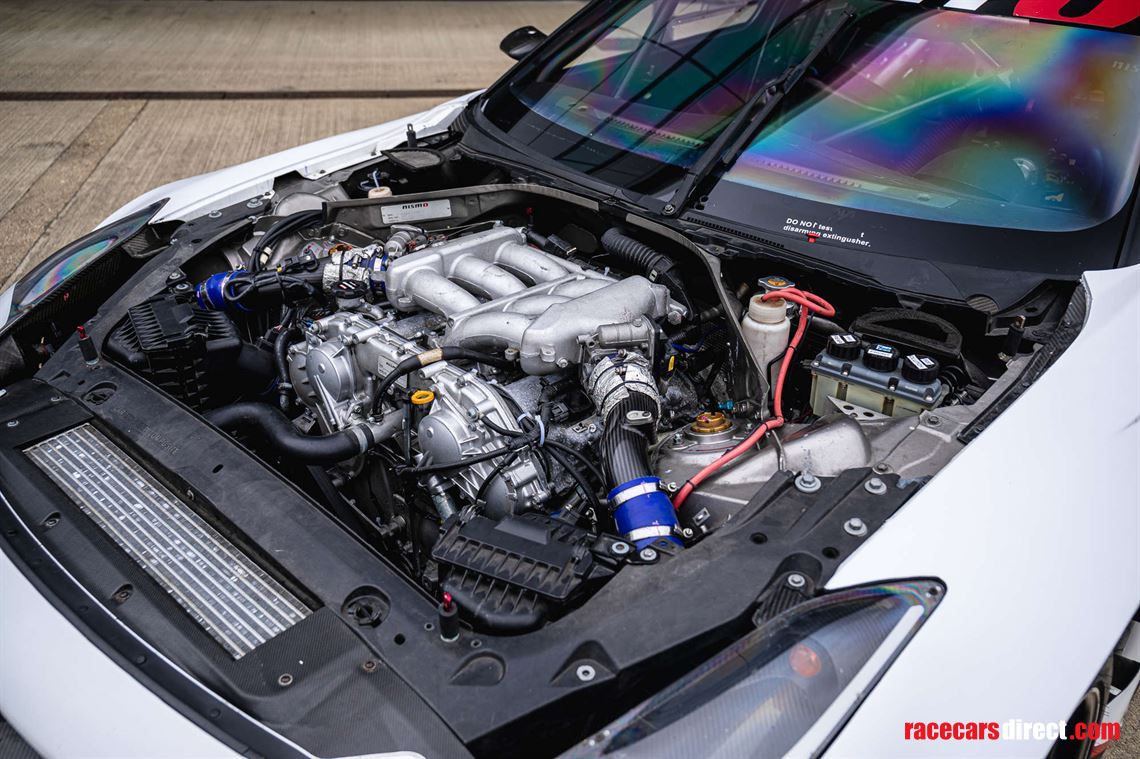 2014-nissan-r35-gt-r-8a01