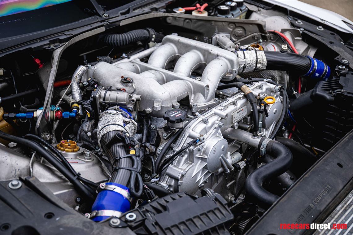 2014-nissan-r35-gt-r-8a01