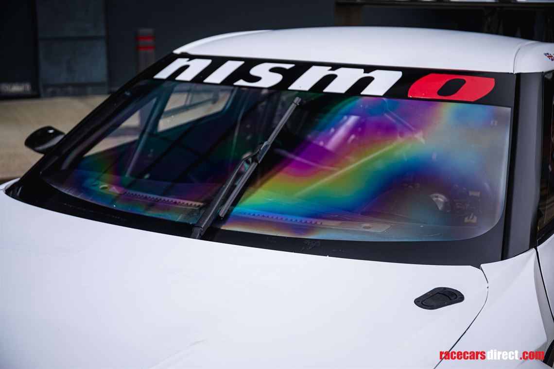 2014-nissan-r35-gt-r-8a01