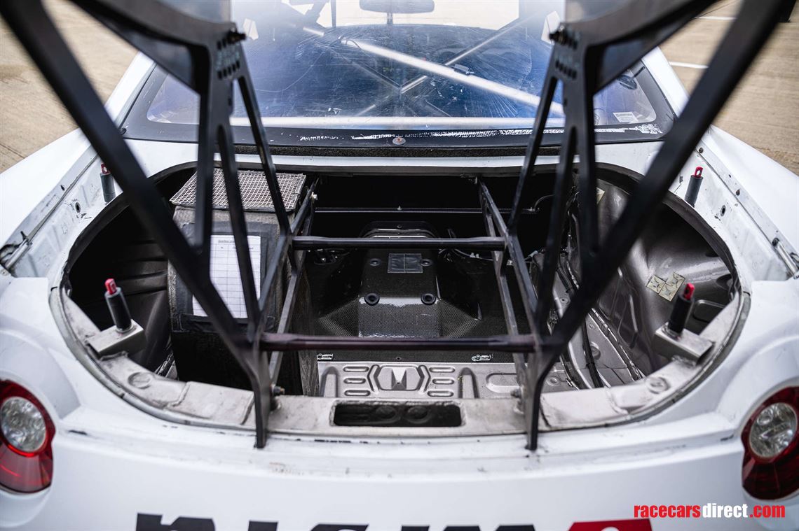 2014-nissan-r35-gt-r-8a01