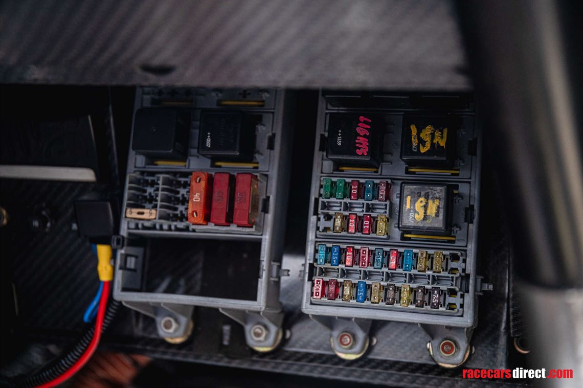 2014-nissan-r35-gt-r-8a01