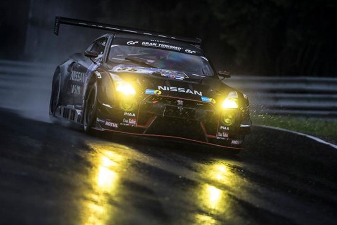 2014-nissan-r35-gt-r-8a01