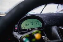 2014-nissan-r35-gt-r-8a01