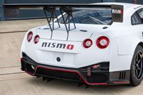 2014-nissan-r35-gt-r-8a01