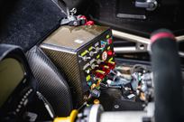 2014-nissan-r35-gt-r-8a01