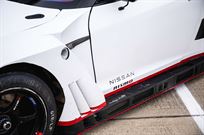 2014-nissan-r35-gt-r-8a01