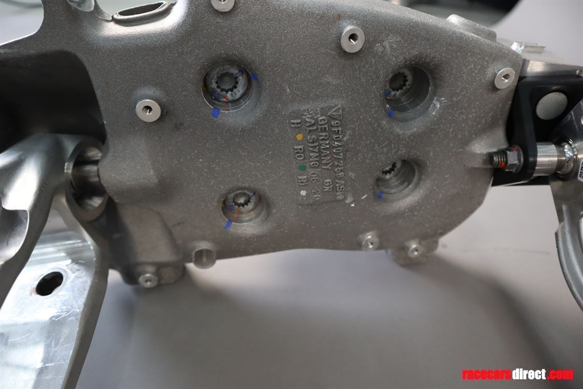 porsche-9912-gt3r-front-and-rear-upright-asse