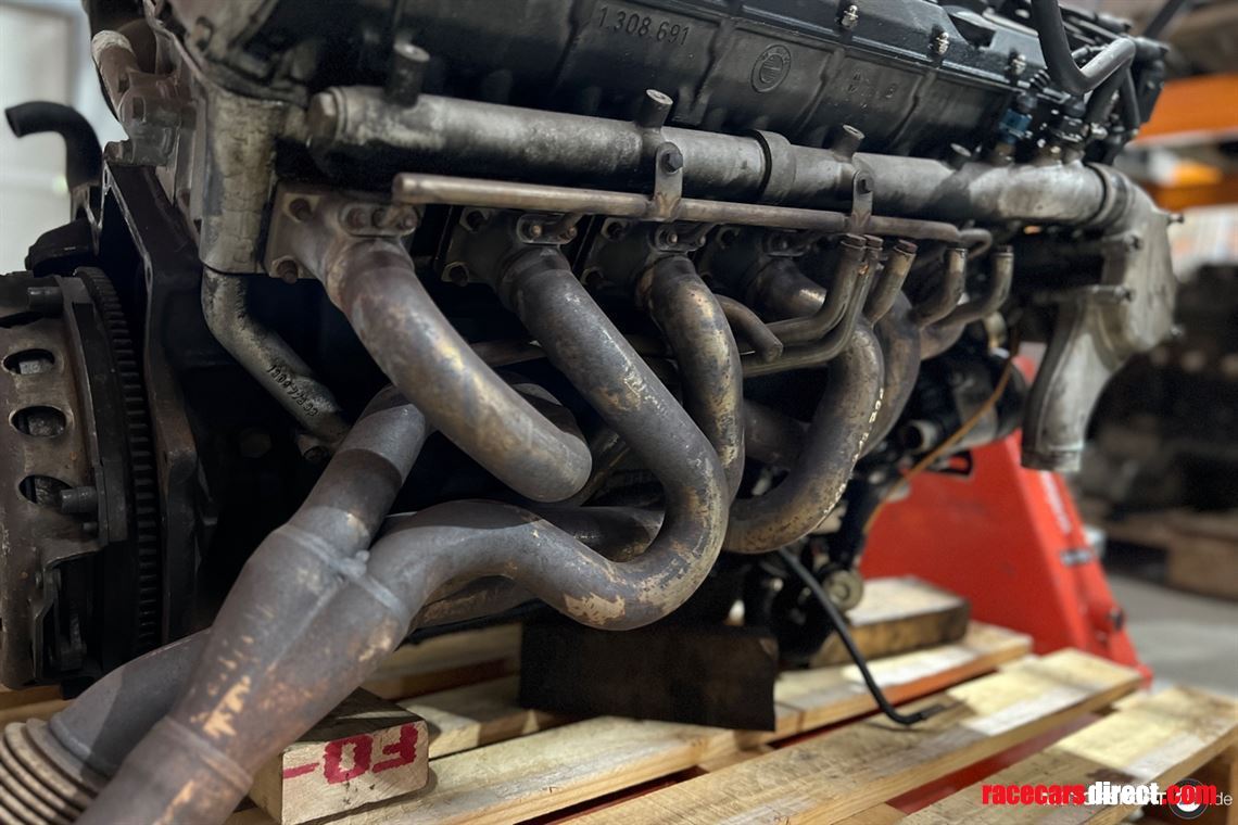 bmw-m5-s38-36l-engine