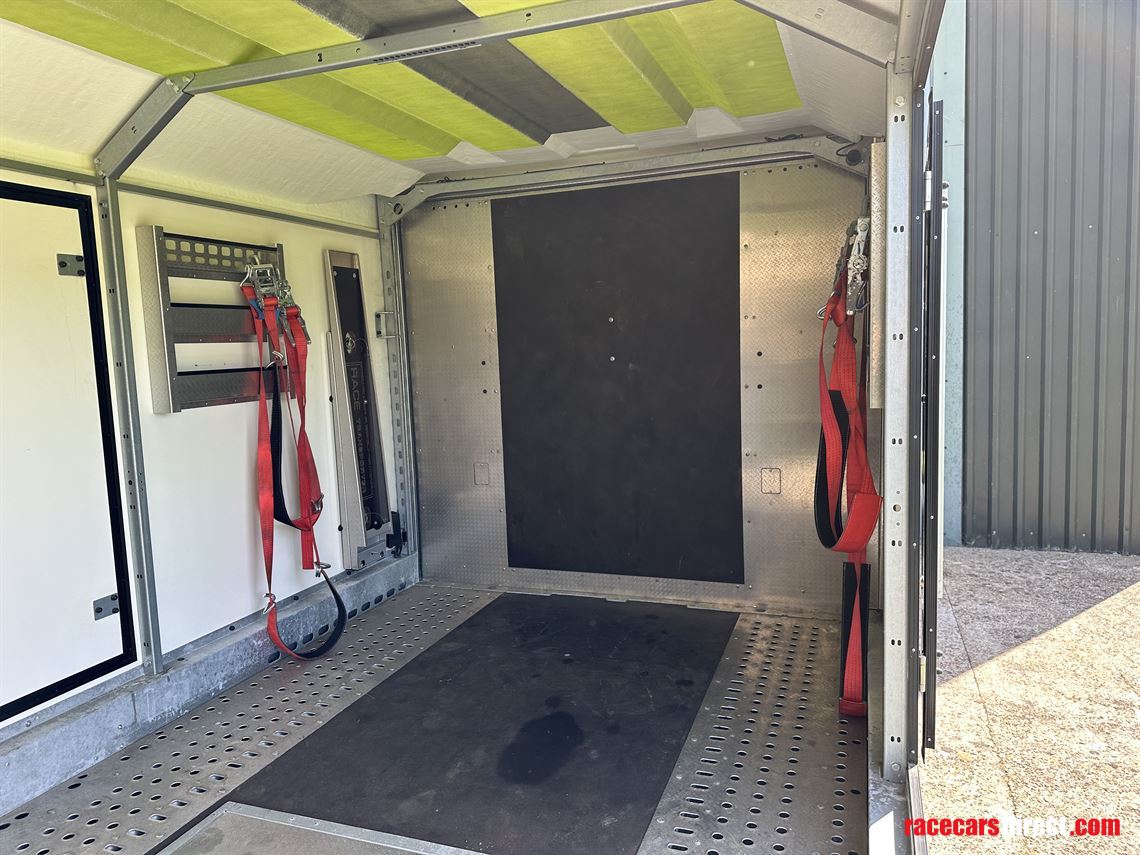 brian-james-t5-race-transporter