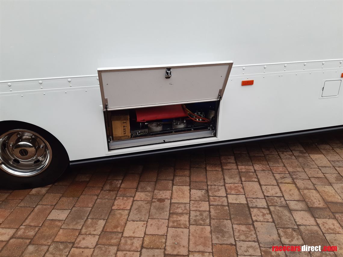 iveco-eurocargo-motorhome-race-car-transporte