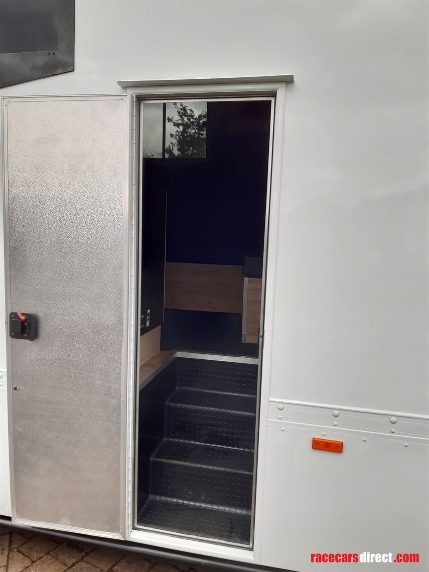 iveco-eurocargo-motorhome-race-car-transporte