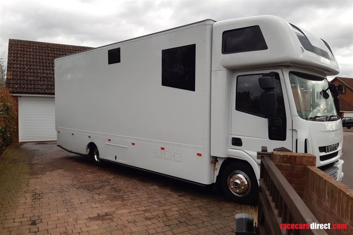 iveco-eurocargo-motorhome-race-car-transporte