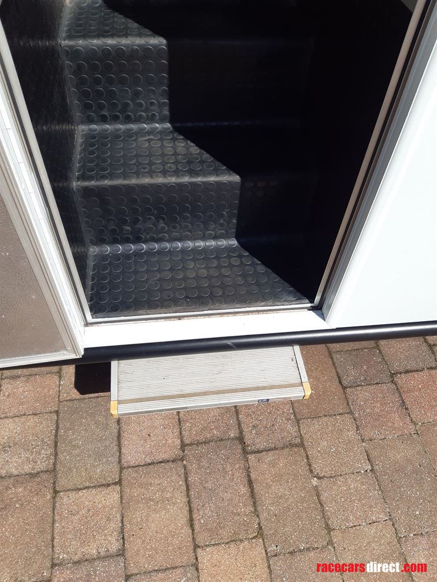 iveco-eurocargo-motorhome-race-car-transporte