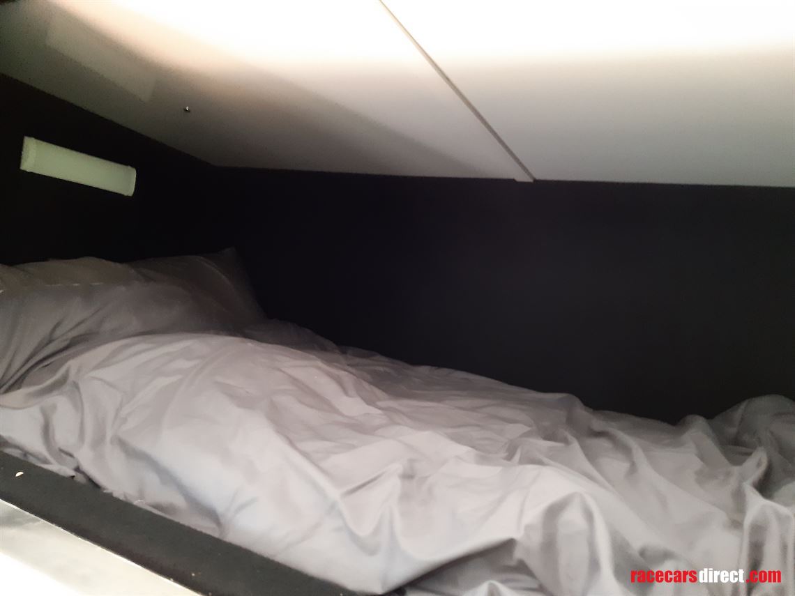 iveco-eurocargo-motorhome-race-car-transporte