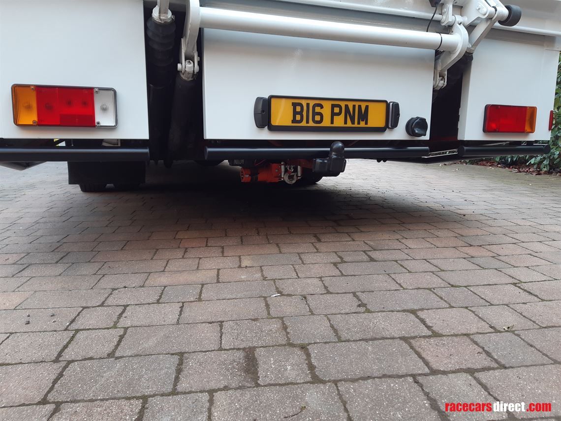 iveco-eurocargo-motorhome-race-car-transporte