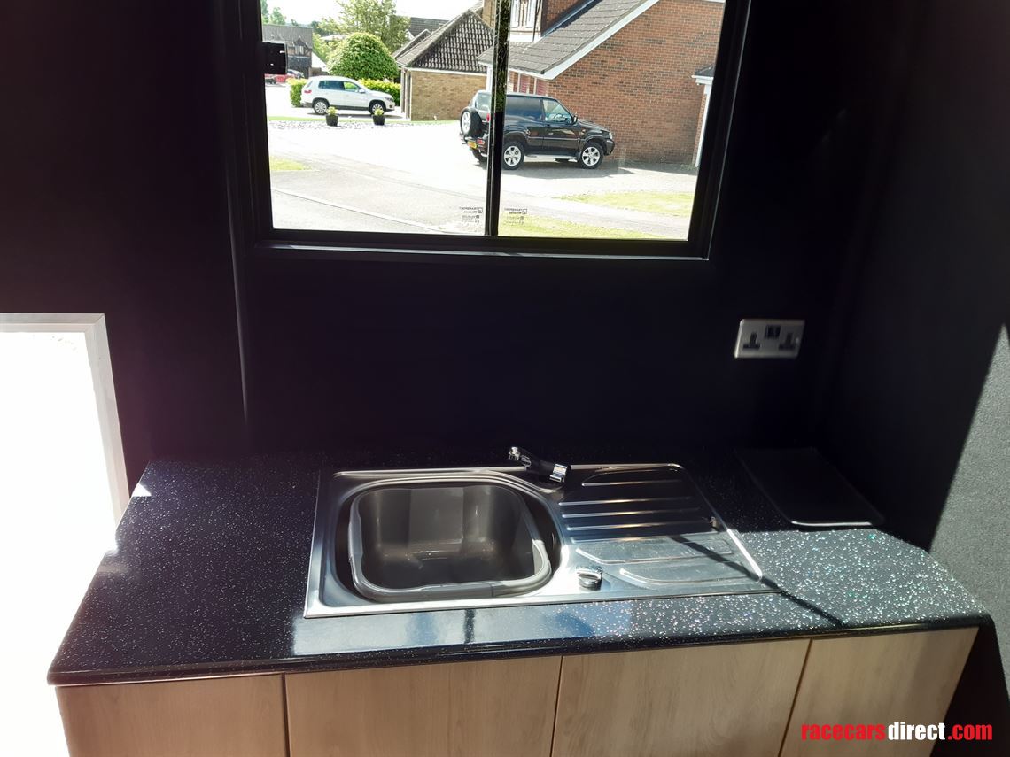 iveco-eurocargo-motorhome-race-car-transporte