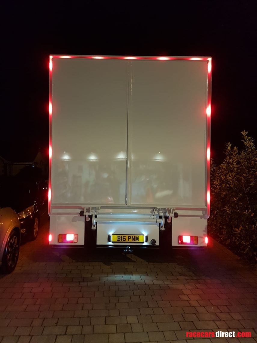 iveco-eurocargo-motorhome-race-car-transporte