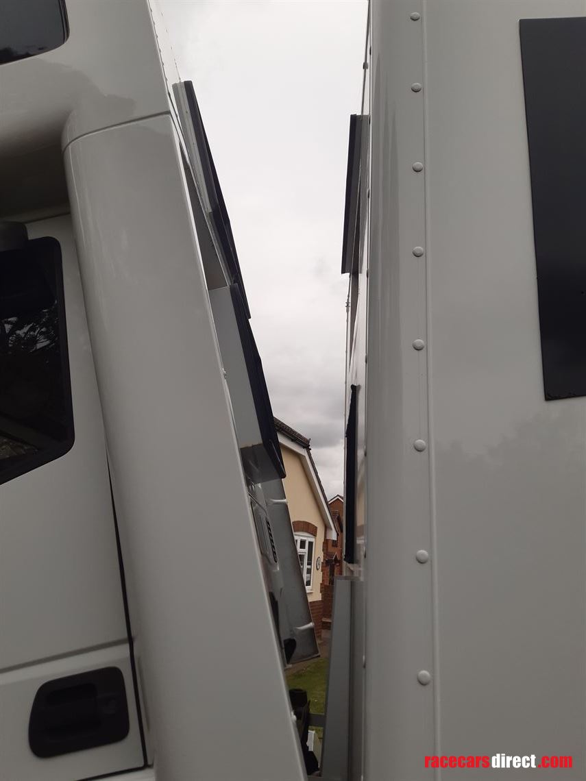 iveco-eurocargo-motorhome-race-car-transporte