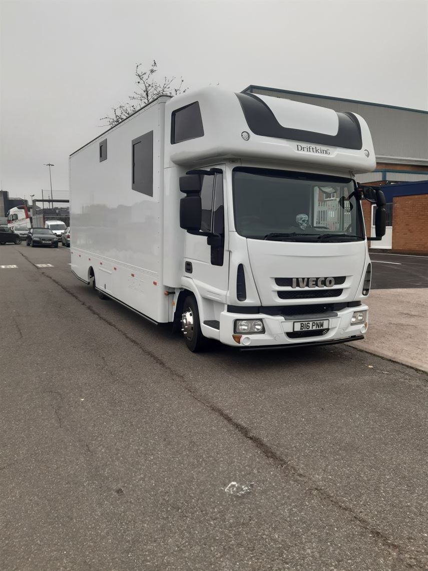 iveco-eurocargo-motorhome-race-car-transporte