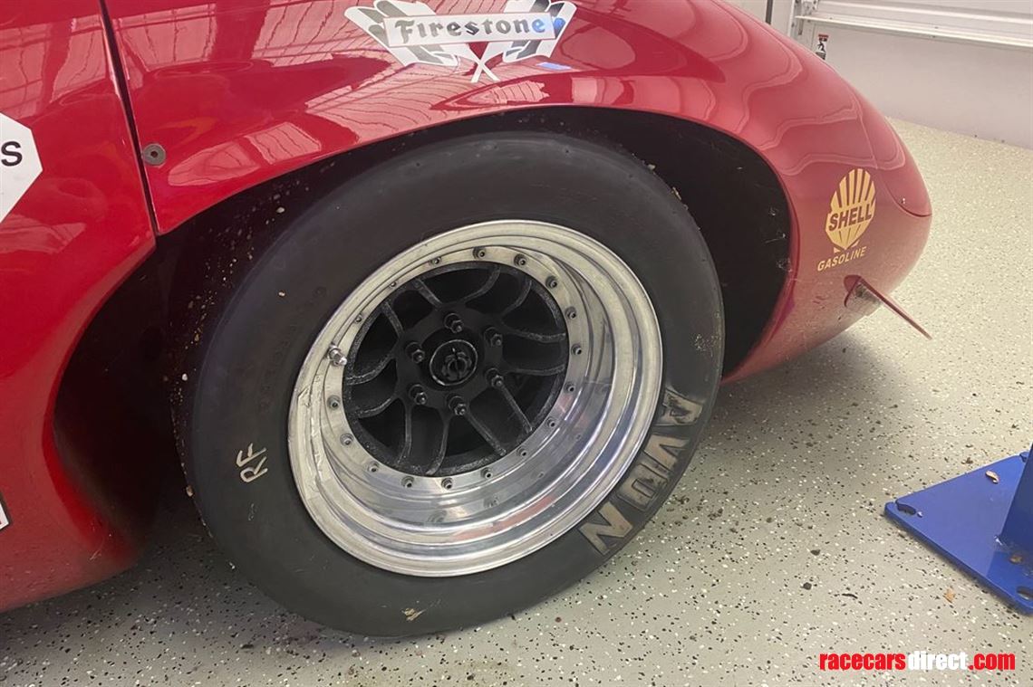 lola-t70-mk3b-spider