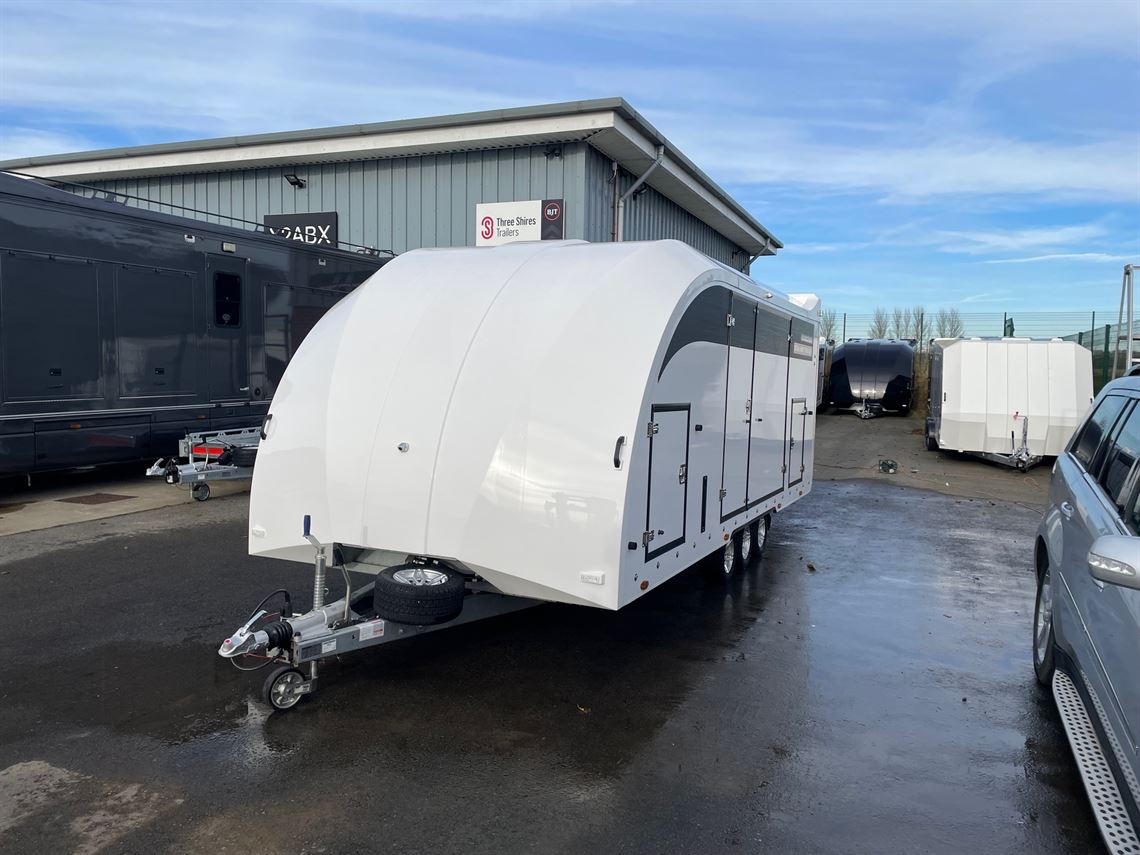 brian-james-rt6-in-black-55m-x-235m