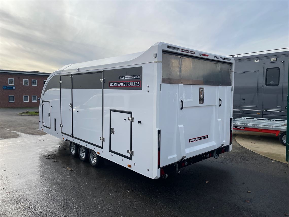 brian-james-rt6-in-black-55m-x-235m