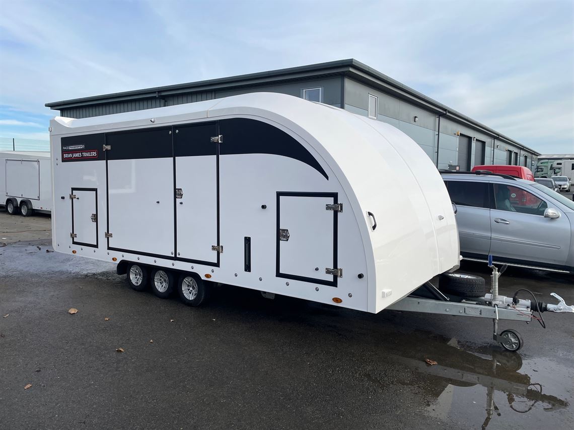 brian-james-rt6-in-black-55m-x-235m