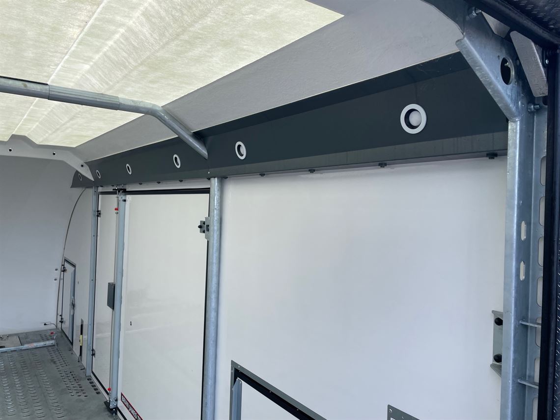 brian-james-rt6-in-black-55m-x-235m