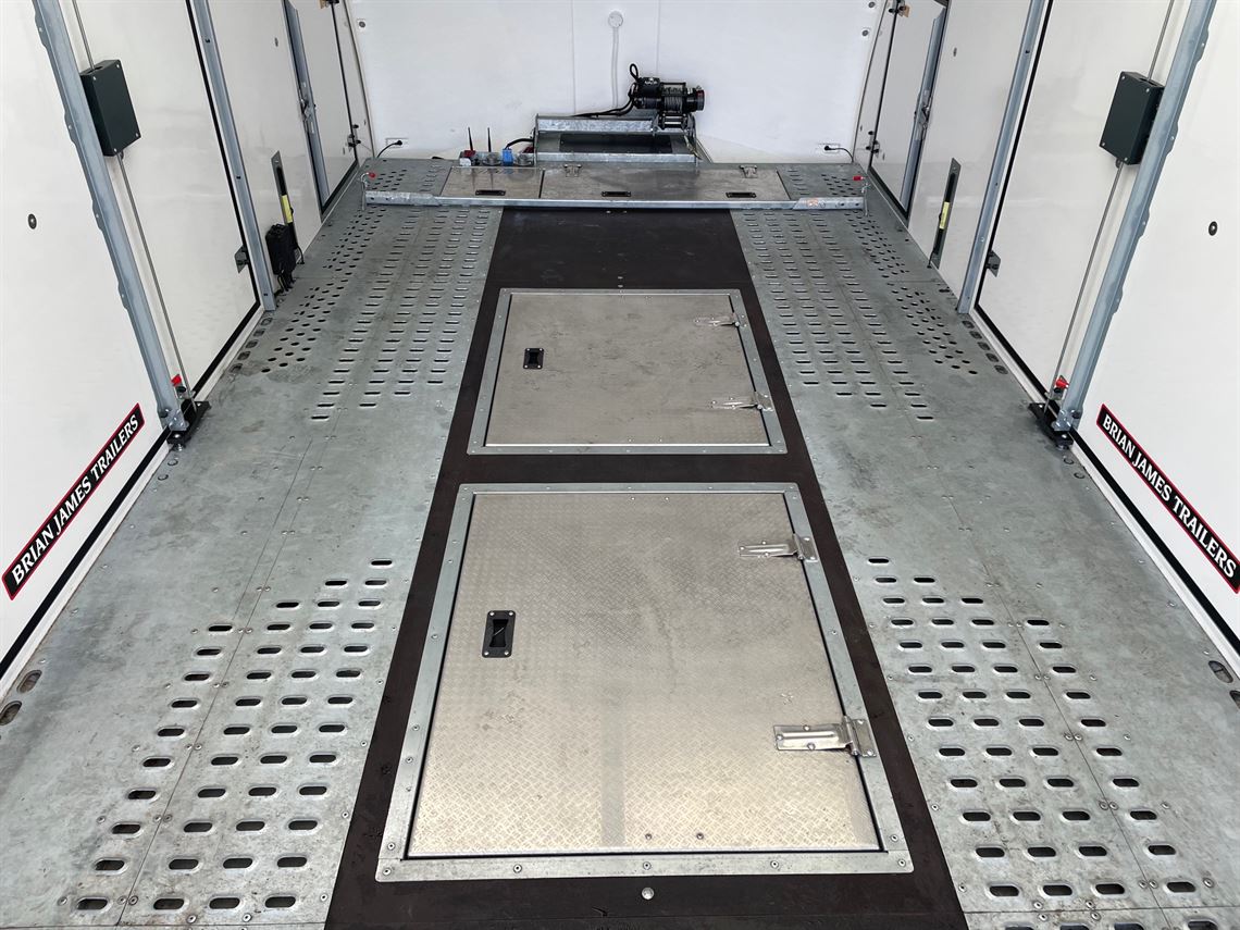 brian-james-rt6-in-black-55m-x-235m