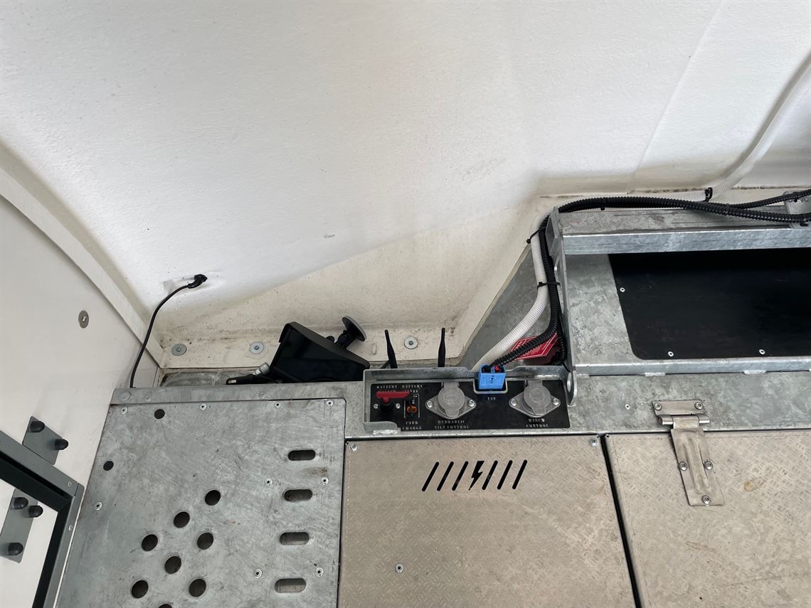 brian-james-rt6-in-black-55m-x-235m