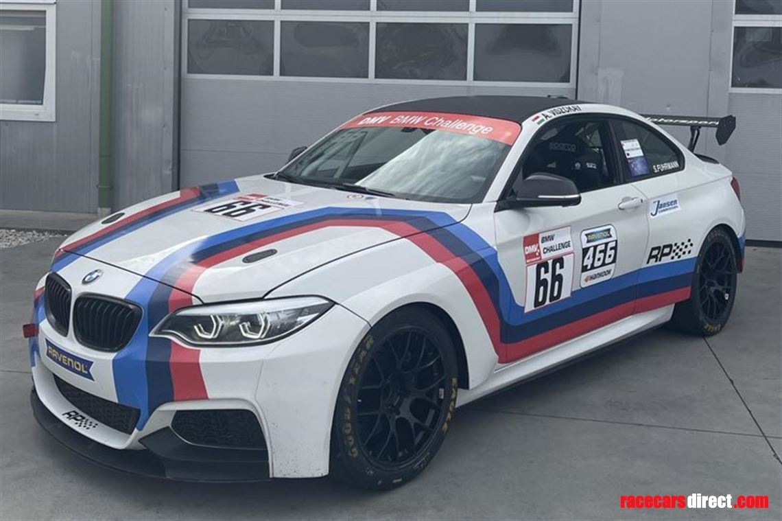bmw-m240i-racing