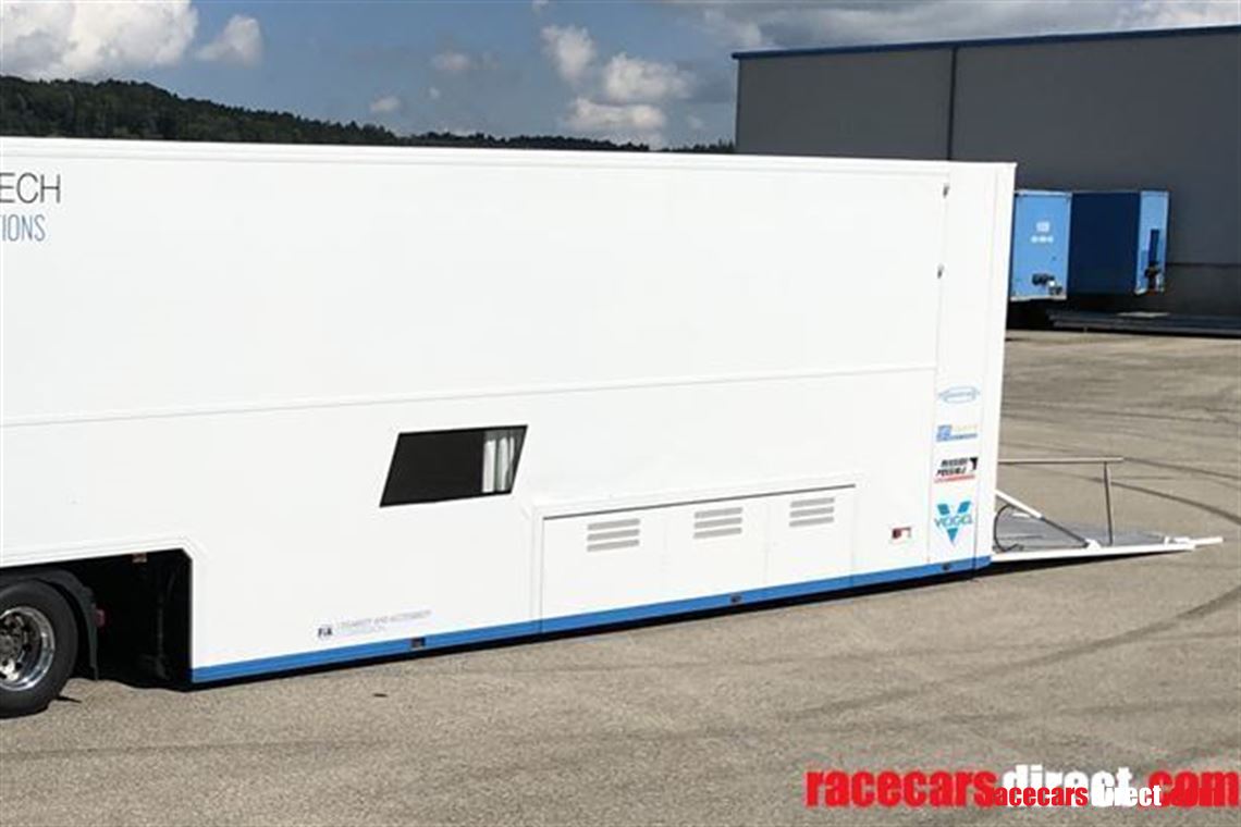 luxury-racetrailer-motorhome