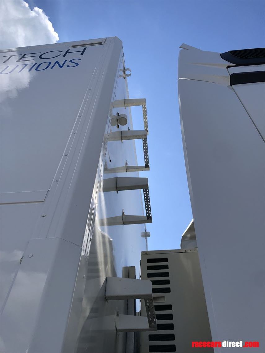 luxury-racetrailer-motorhome