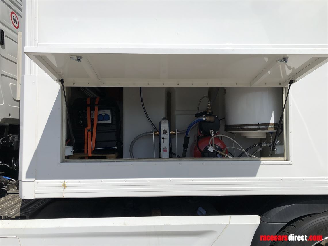 luxury-racetrailer-motorhome