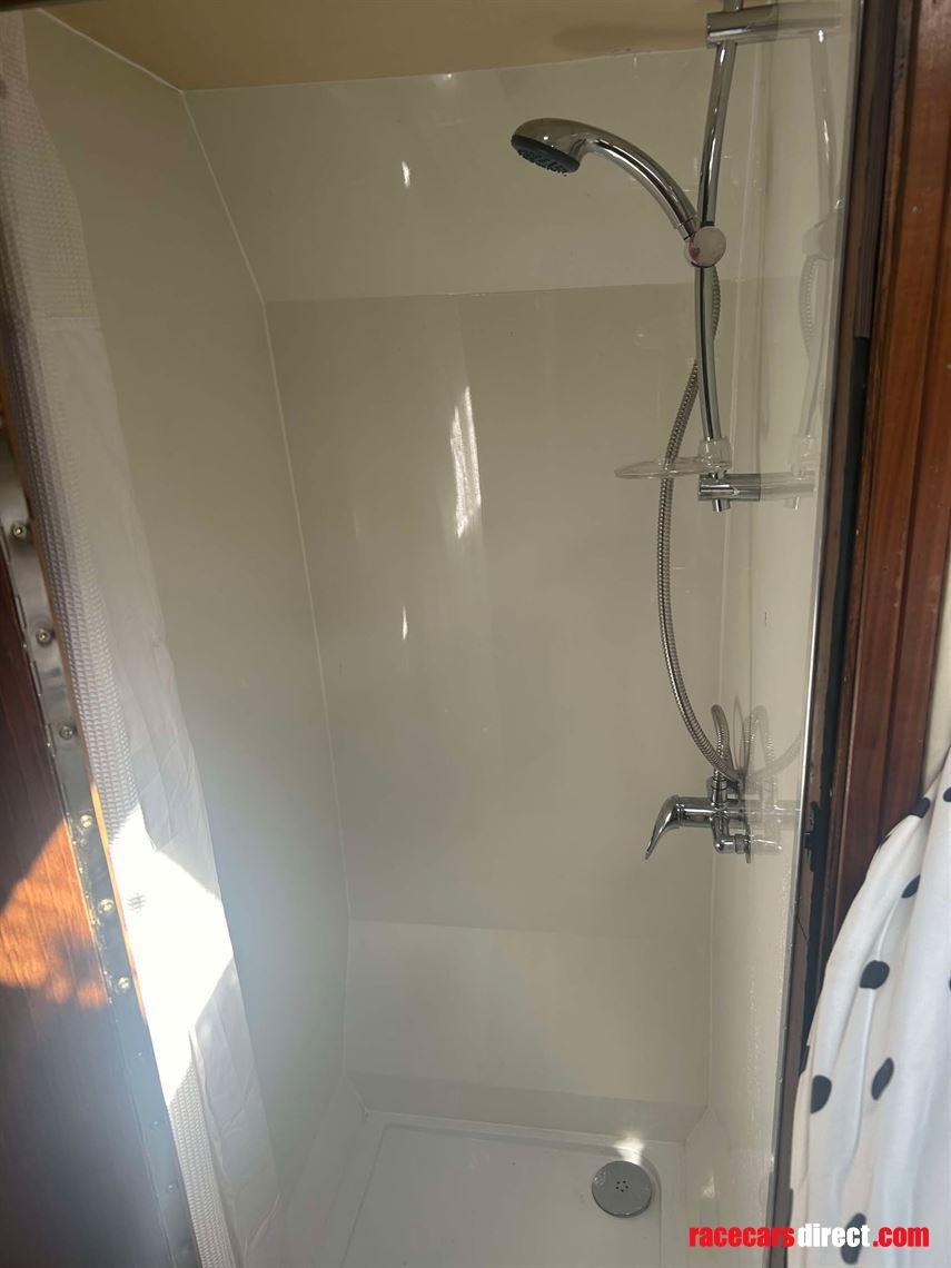 man-race-transporter