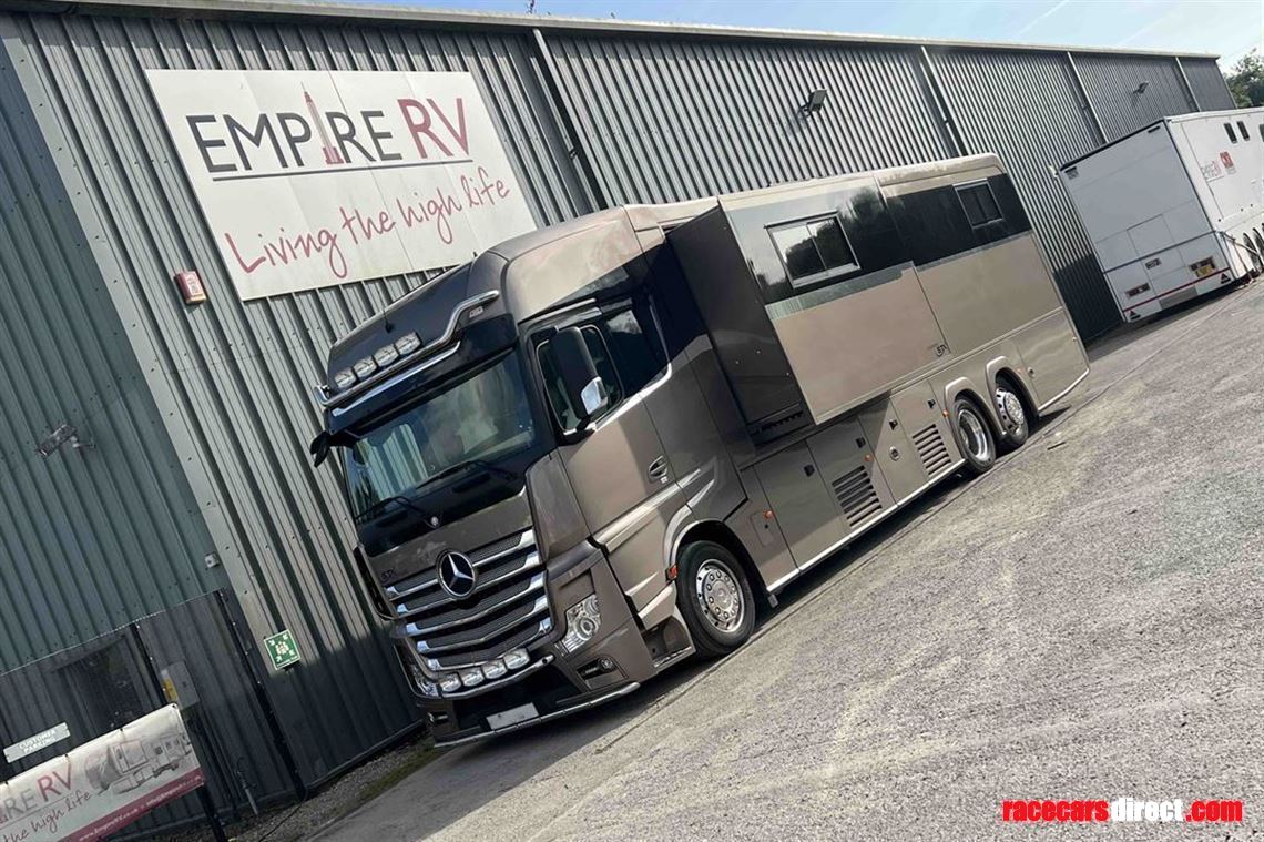 stx-motorhome-with-2-pop-outs-and-garage