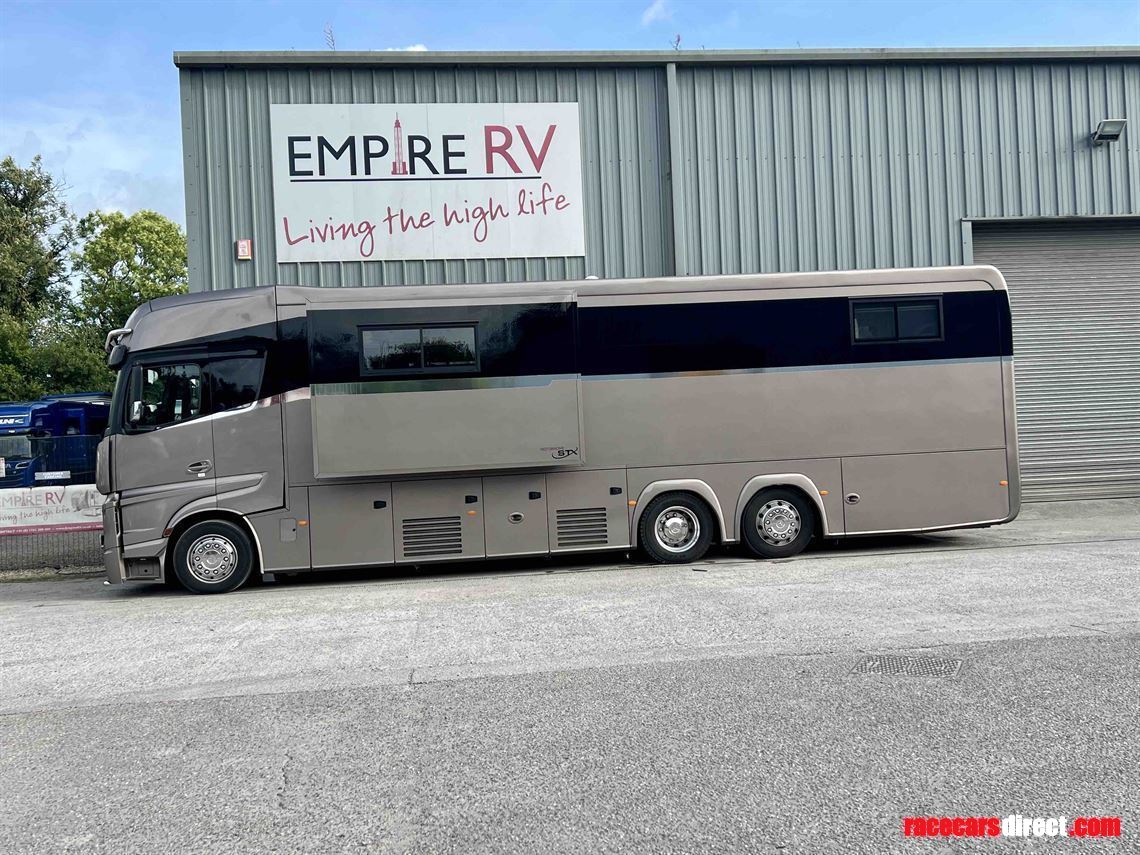 stx-motorhome-with-2-pop-outs-and-garage