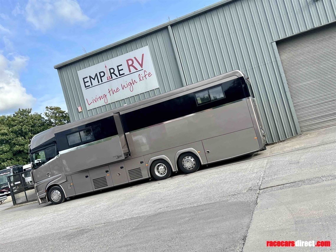 stx-motorhome-with-2-pop-outs-and-garage