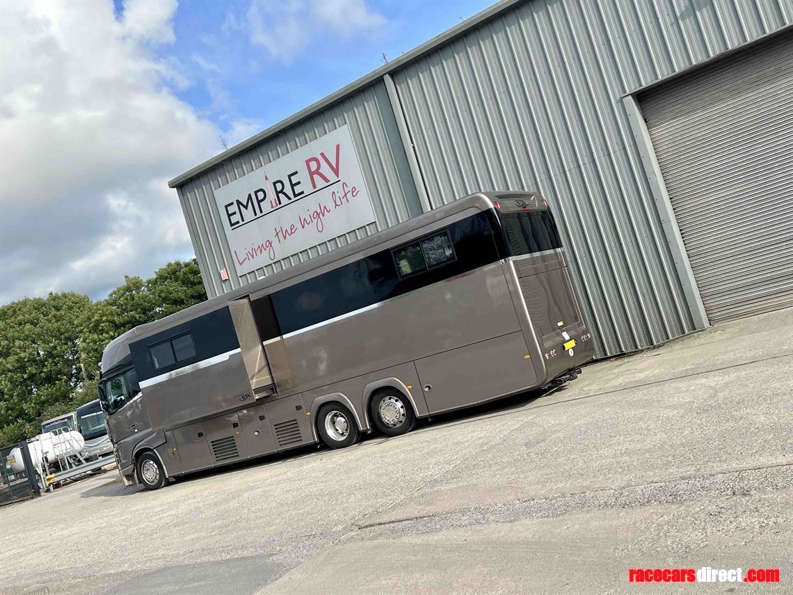 stx-motorhome-with-2-pop-outs-and-garage