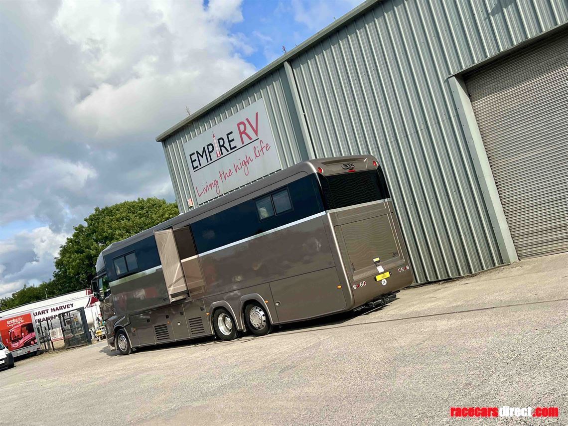 stx-motorhome-with-2-pop-outs-and-garage