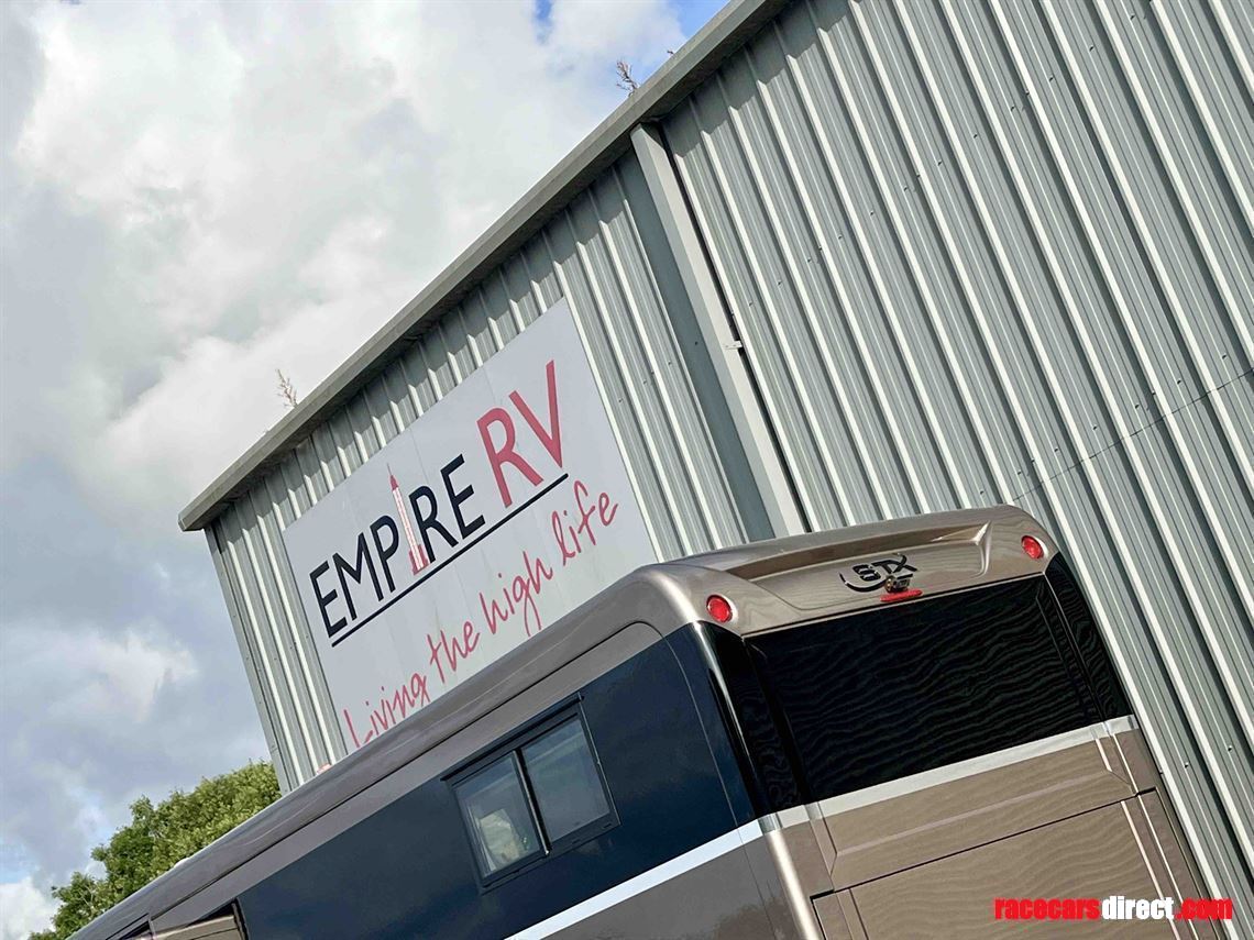 stx-motorhome-with-2-pop-outs-and-garage