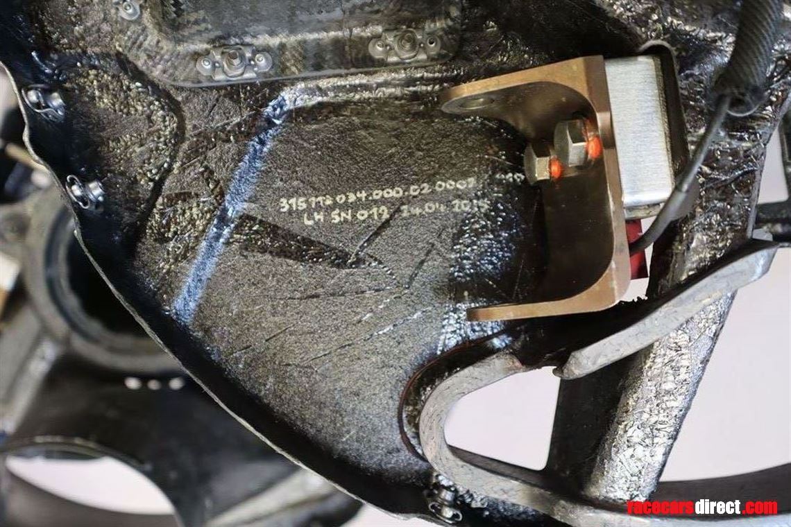 mercedes-benz-dtm-2014-2016-uprights-with-air