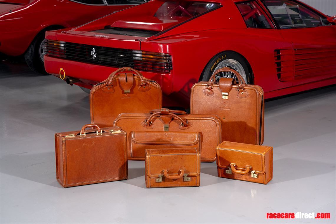 ferrari-testarossa-luggage-set