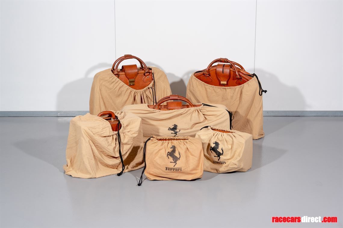 ferrari-testarossa-luggage-set