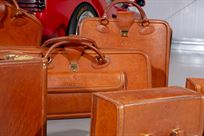 ferrari-testarossa-luggage-set