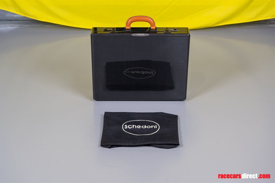 carbon-fibre-schedoni-briefcase