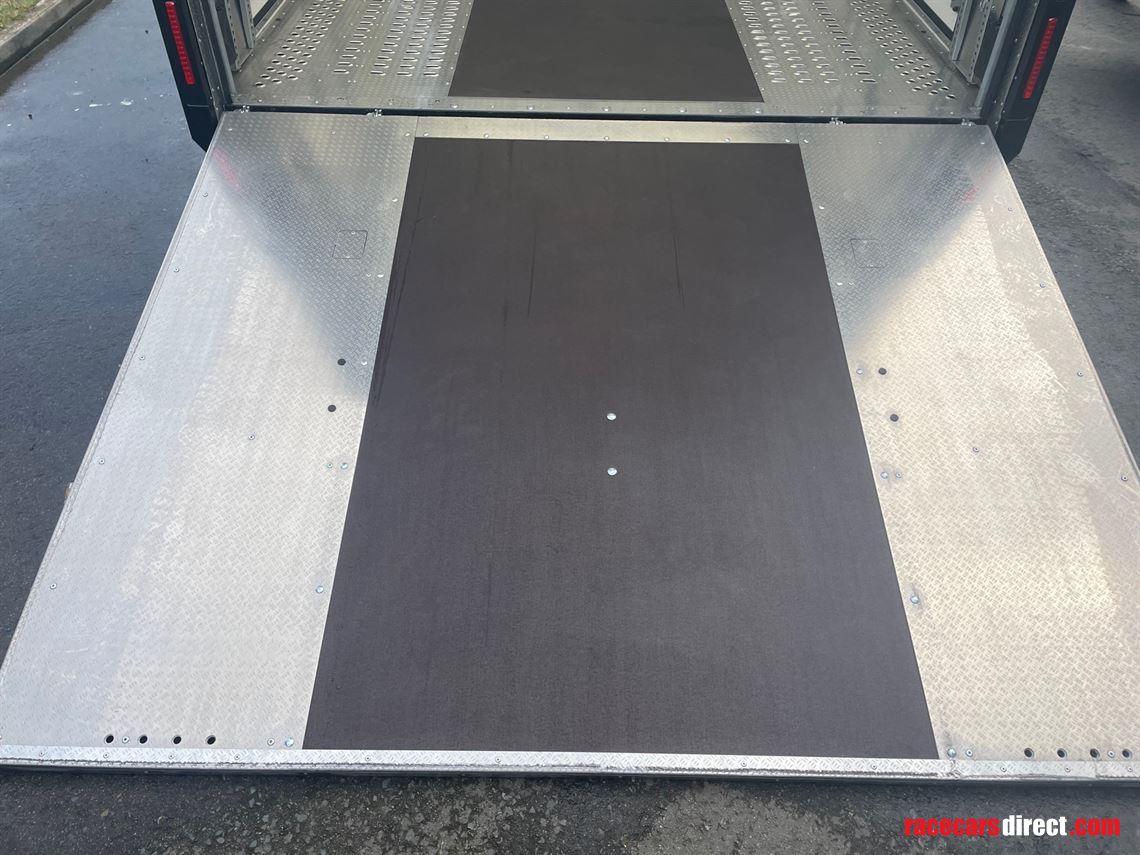 brian-james-rt6-in-black-6m-x-235m-with-a-gre