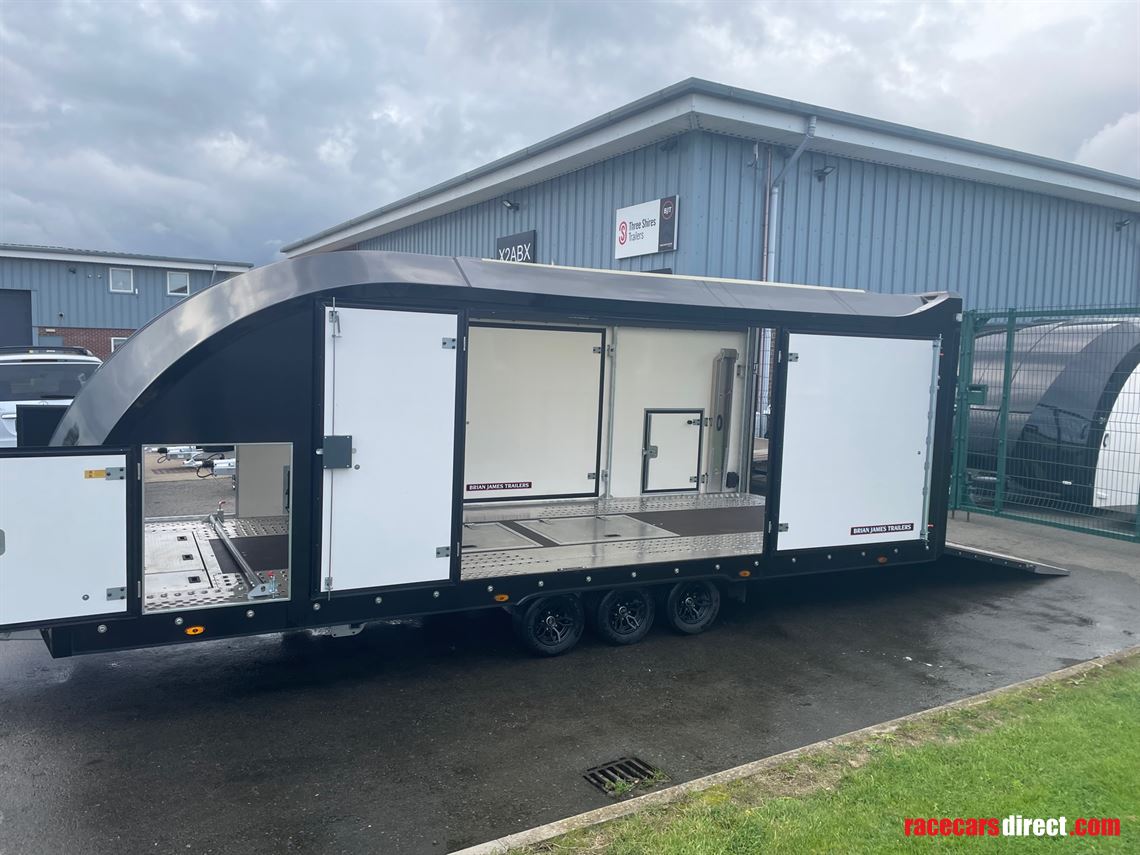 brian-james-rt6-in-black-6m-x-235m-with-a-gre