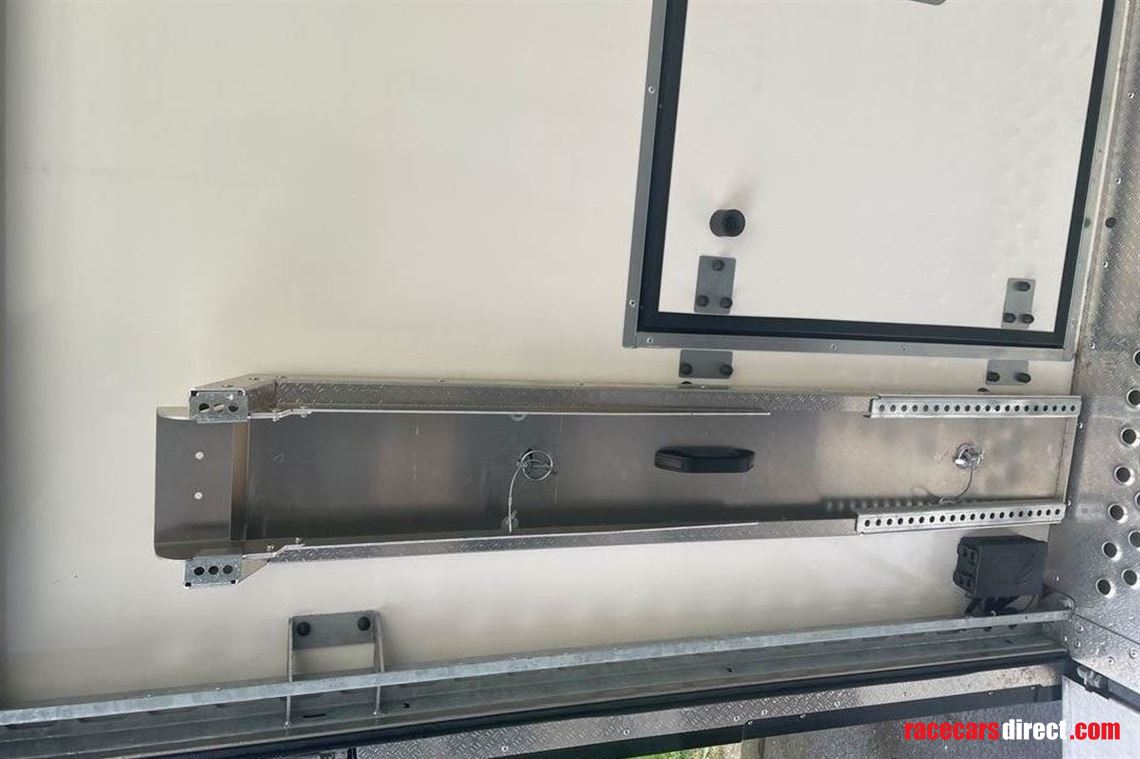 brian-james-rt6-in-black-6m-x-235m-with-a-gre