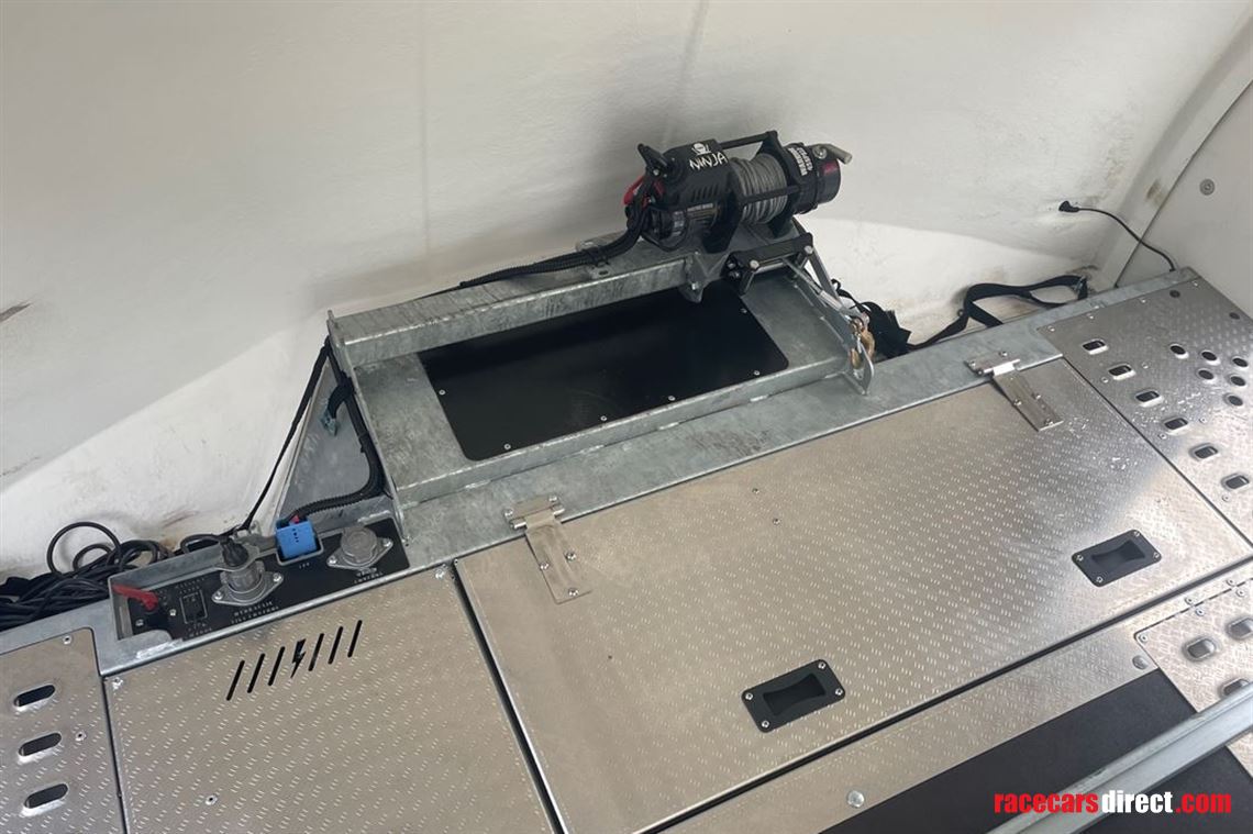 brian-james-rt6-in-black-6m-x-235m-with-a-gre